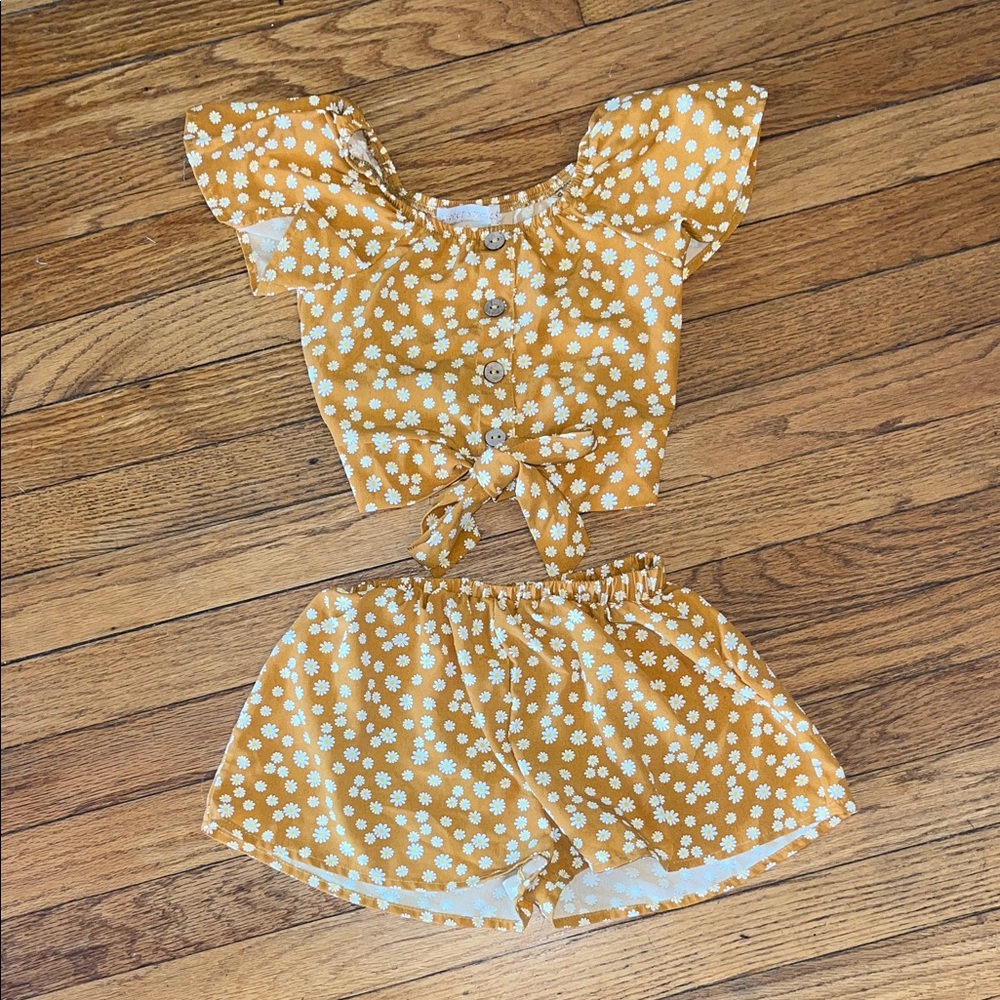 Toddler girl two piece flower summer outfit shorts and cropped top w tie 3t